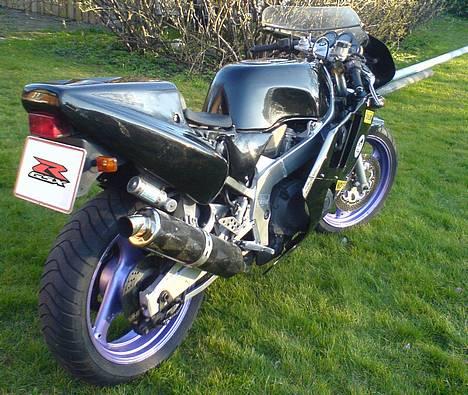 Suzuki GSXR-400 R **SOLGT** billede 1