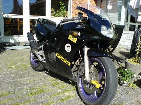 Suzuki GSXR-400 R **SOLGT** billede 2