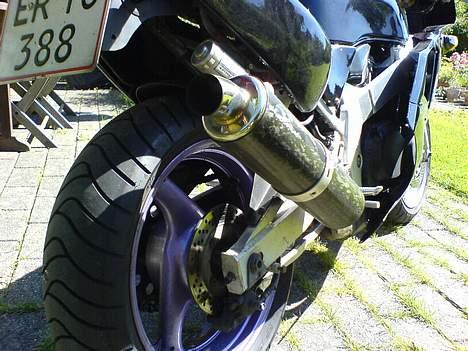 Suzuki GSXR-400 R **SOLGT** billede 3