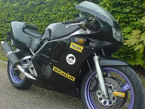 Suzuki GSXR-400 R **SOLGT** billede 5