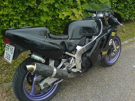 Suzuki GSXR-400 R **SOLGT** billede 6
