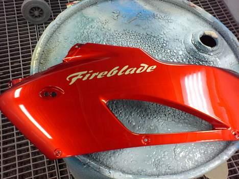 Honda CBR 1000 RR - hos malern billede 4