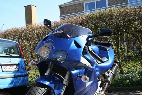 Honda RVF 400 (NC35) billede 2