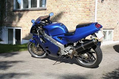 Honda RVF 400 (NC35) billede 4