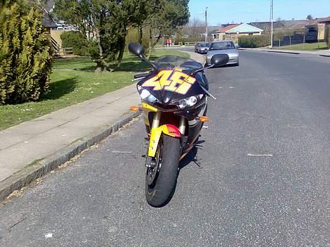 Yamaha *solgt*r46 rossi - Xenon i fuldt dagslys.. kort og langt billede 6