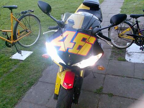 Yamaha *solgt*r46 rossi - Xenon i tusmørke.. Kort og langt billede 8