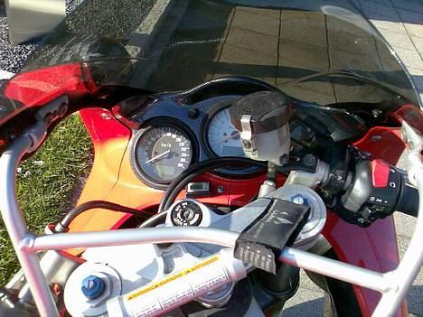 Suzuki TL1000S " SOLGT" - Carbon rundt om urskiverne samt Suzuki ur. billede 7