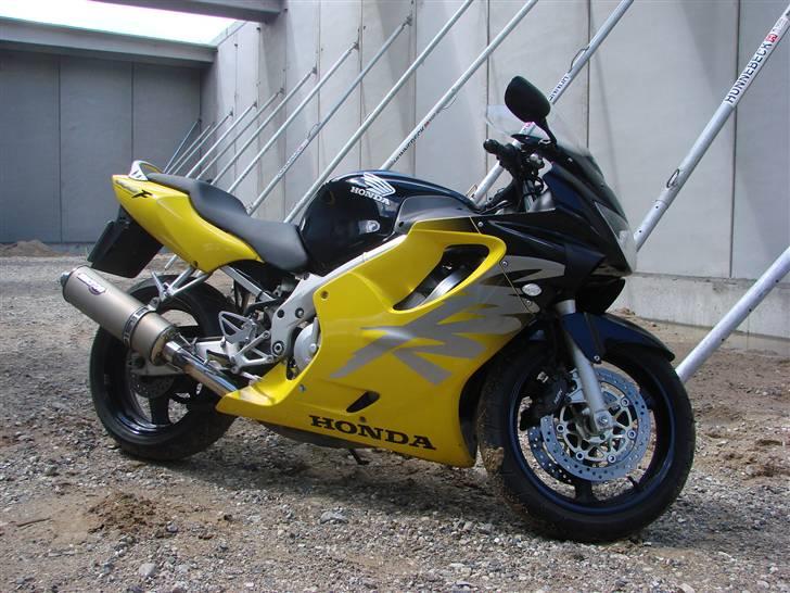 Honda CBR 600 F4 **SOLGT** billede 1