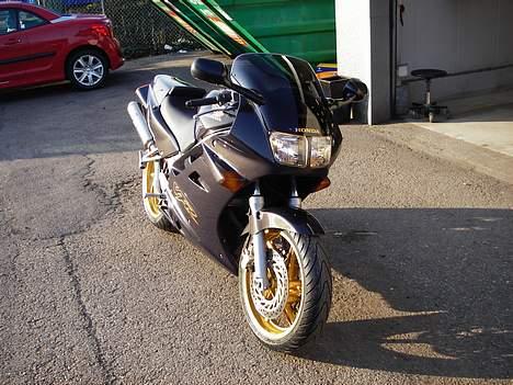 Honda VFR 750F RC36 billede 8