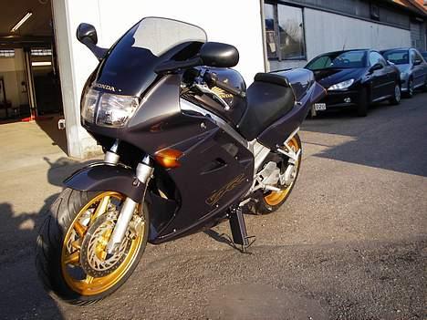 Honda VFR 750F RC36 billede 9