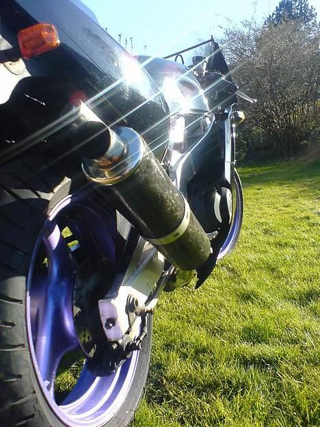 Suzuki GSXR-400 R **SOLGT** billede 7