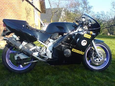 Suzuki GSXR-400 R **SOLGT** billede 9