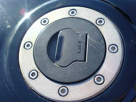 Suzuki GSXR-400 R **SOLGT** billede 13