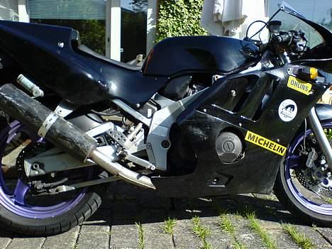 Suzuki GSXR-400 R **SOLGT** billede 14