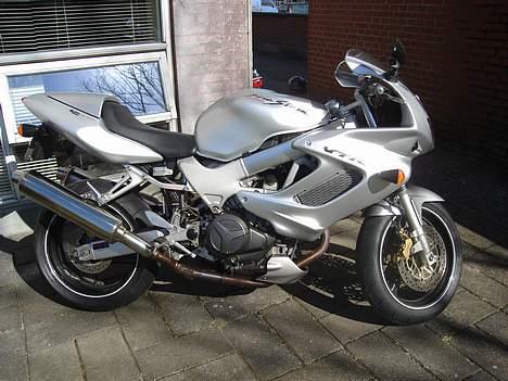 Honda VTR 1000 F --SOLGT-- - Klar til lille tur i påsken :) billede 1