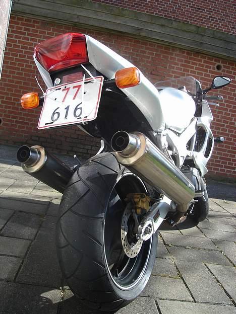 Honda VTR 1000 F --SOLGT-- - Når enden er go´....små eller ingen blink ville gøre underværker billede 2