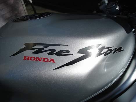 Honda VTR 1000 F --SOLGT-- - Det trækker op til storm......firestorm billede 3