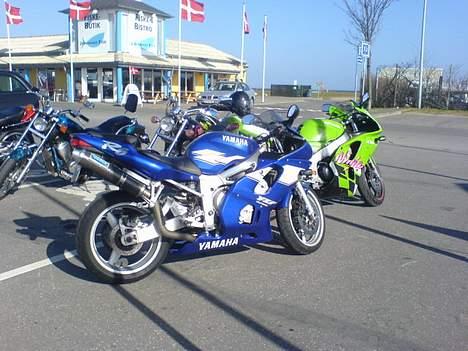 Yamaha R6  - Mig og Niki ved Juelsminde.. billede 3