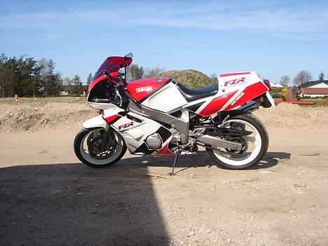 Yamaha FZR 600 billede 3