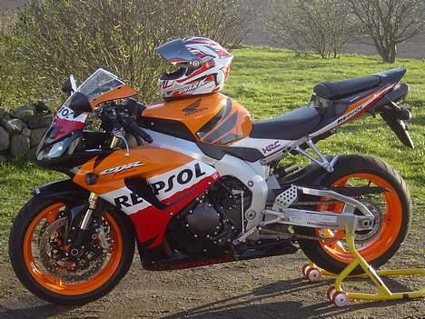 Honda cbr 1000rr fireblade (solgt) billede 11
