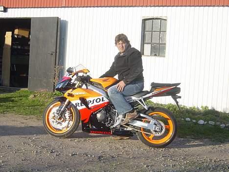 Honda cbr 1000rr fireblade (solgt) billede 13