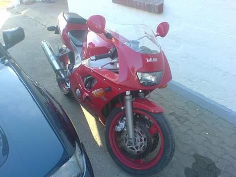 Yamaha FZR 400RR billede 4