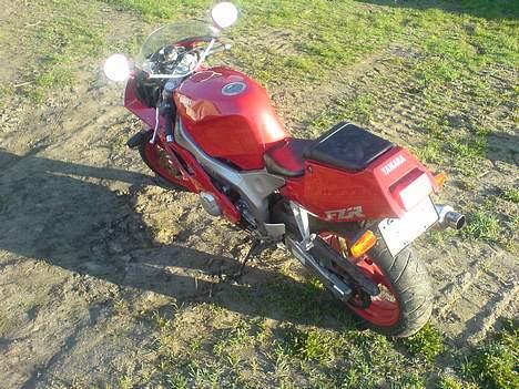 Yamaha FZR 400RR billede 6