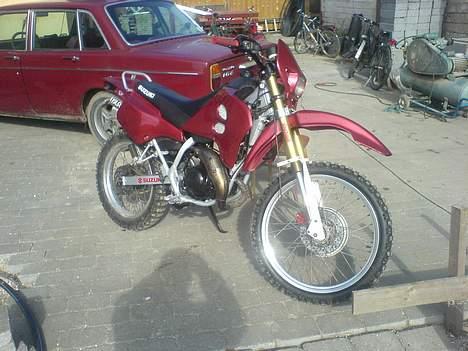 Yamaha FZR 400RR - Min Rmx´er Dk´s pæneste syntes jeg selv :) (min gamle volvo 164´er 3,0 der står i baggrunden heh) billede 8