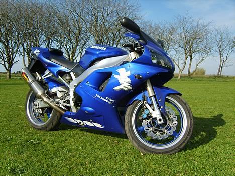 Yamaha YZF R1 billede 1