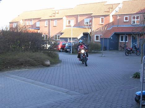 Honda CB 450 S - Så runder jeg hjørnet til Honda´ens nye hjem - hos mig :D - (13/4-07) billede 1