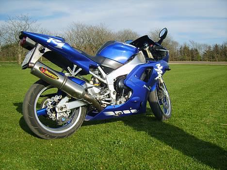 Yamaha YZF R1 billede 2