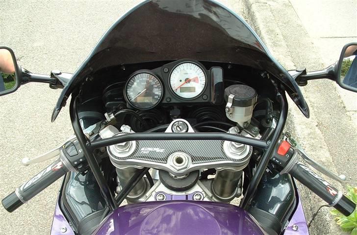 Suzuki GSX-R 750 T - Cockpit. billede 5