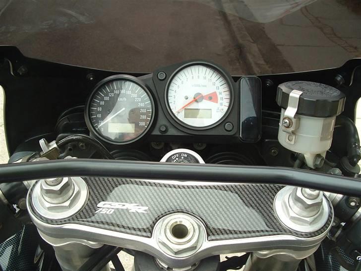 Suzuki GSX-R 750 T - Yoke Pad. Selvfølgelig i carbon look. billede 6
