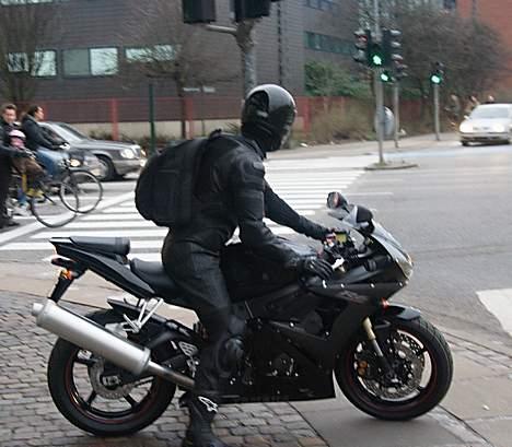 Yamaha YZF-R6 - På vej ud på første tur, da jeg kørte den hjem fra forhandleren :-) billede 3