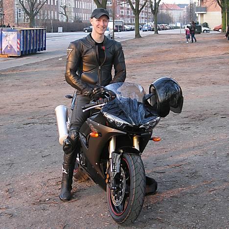 Yamaha YZF-R6 - Glad mand :-) billede 4