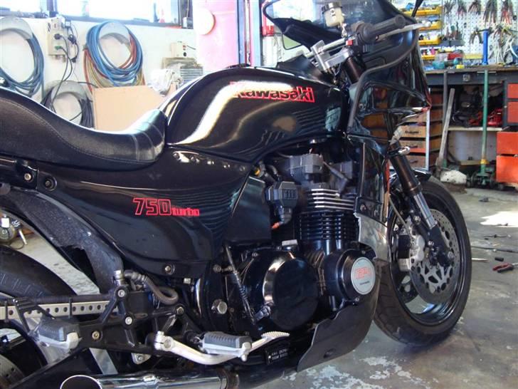 Kawasaki   Gpz 750 Turbo billede 7