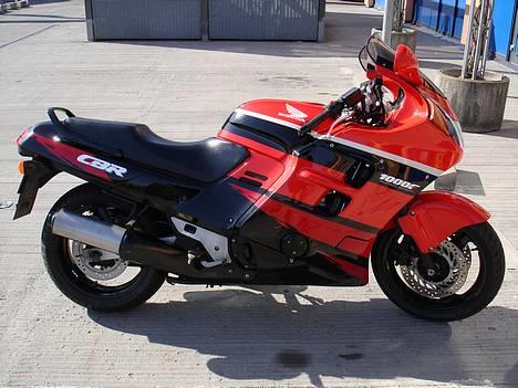 Honda CBR 1000 F SC24 billede 1