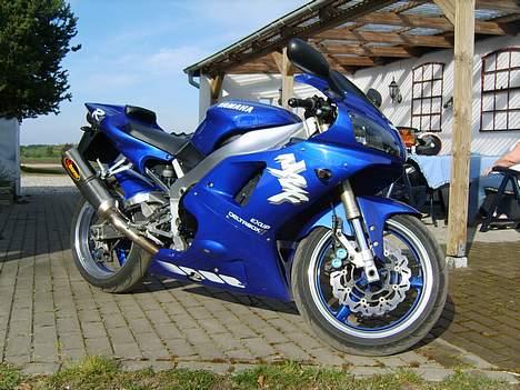 Yamaha YZF R1 billede 11