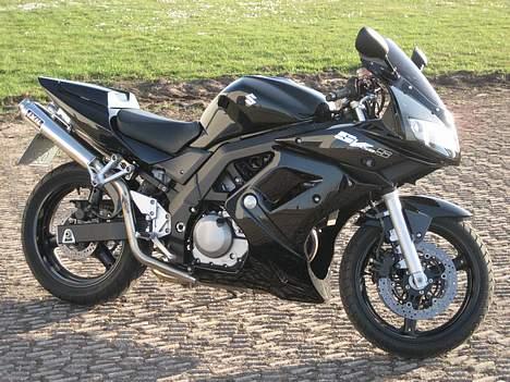 Suzuki SV 650s DØD desværre - flot billed sys jeg..  billede 9