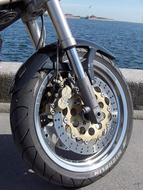 Ducati 900 Monster - (Solgt!) - 120´er Michelin Pilot Sport fordæk, poleret fælgkant, armerede slanger og Brembo "autopilot..." ;o) billede 3