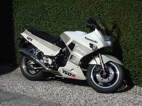 Kawasaki GPX 750R billede 1