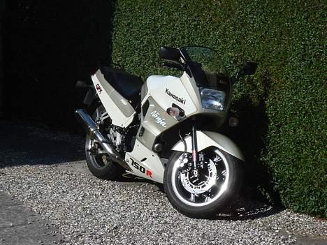 Kawasaki GPX 750R billede 2