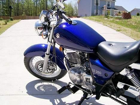 Suzuki GZ250 billede 7