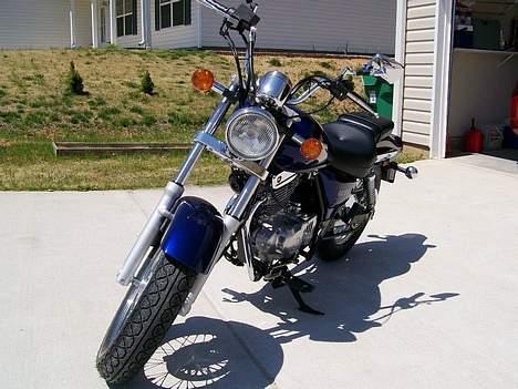 Suzuki GZ250 billede 8