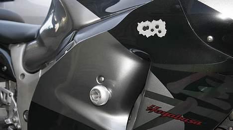 Suzuki GSX1300R - kåbe beskyttere og flere skudhuller... billede 6