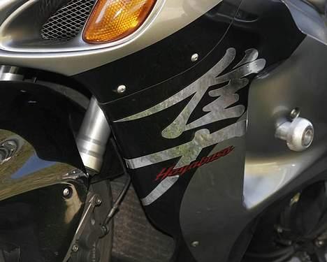 Suzuki GSX1300R - crome busa logo. billede 7