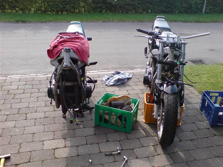 Suzuki gs 500 dele til salg - alle min dele skal på den se den her http://www.motorcykelgalleri.dk/html/gal_visbil.asp?ID=10360 billede 4