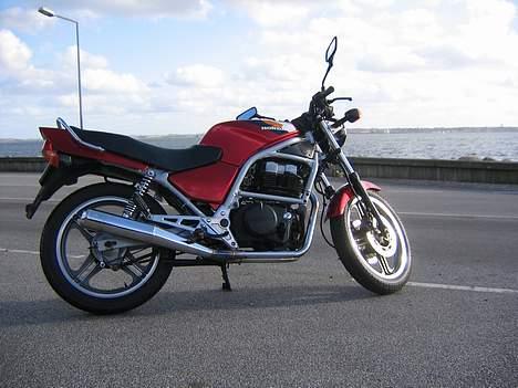 Honda CB 450 S - Så blev fælge m.m. vasket og pudset ;) - og der kom en bette nr. plade på den :D - (18/4-07) billede 6
