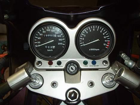 Suzuki GS500E *SOLGT* - Ja Km antallet passer sgu servicebogen er overholdt med km antal indskrevet.. UTROLIGT!! billede 2