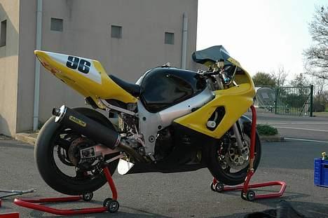 Suzuki GSXR "600" SRAD - SOLGT - - med K1 kåbe monteret - taget i frankrig Circuit Val de Vienne billede 7